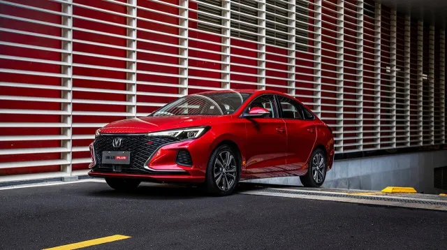 Changan Eado Plus — фото 1