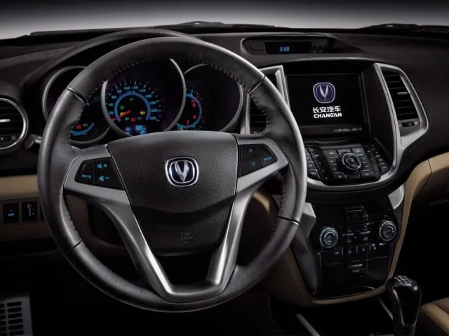 Changan Eado Plus — фото 10