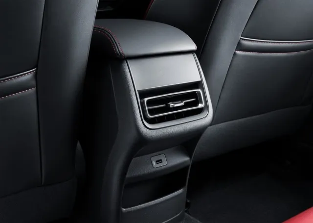 Changan Eado Plus — фото 32