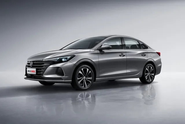 Changan Eado Plus — фото 20