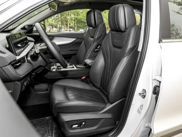 Chery Tiggo 8 Pro e+ — фото 14