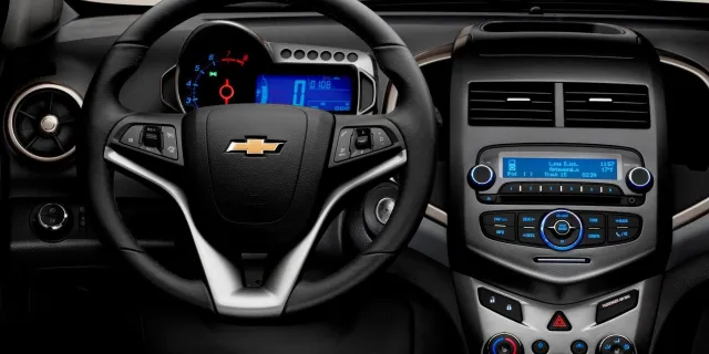 Chevrolet Aveo hatchback — фото 3