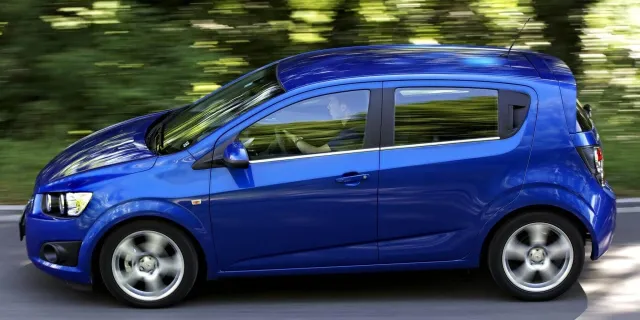 Chevrolet Aveo hatchback — фото 4
