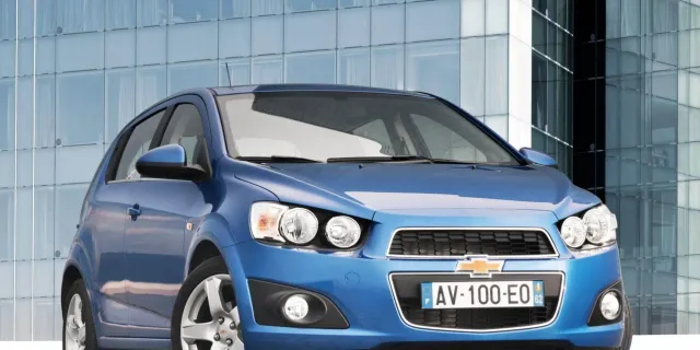 Chevrolet Aveo hatchback — фото 5