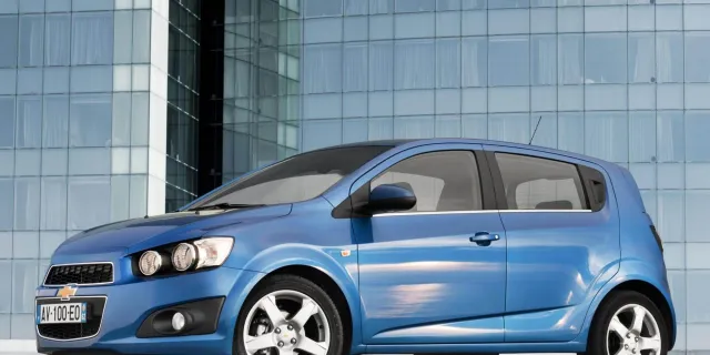 Chevrolet Aveo hatchback — фото 6