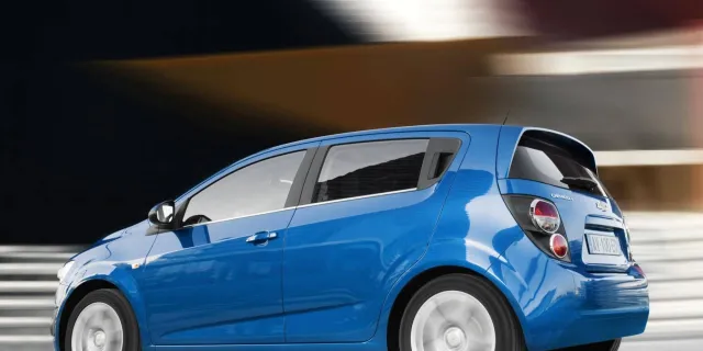 Chevrolet Aveo hatchback — фото 8
