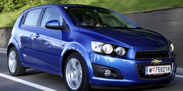 Chevrolet Aveo hatchback — фото 9