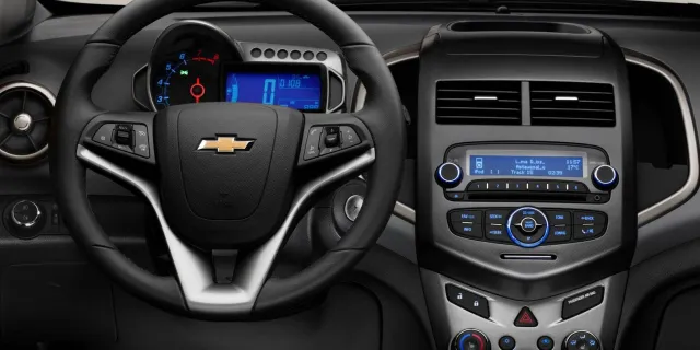 Chevrolet Aveo hatchback — фото 12