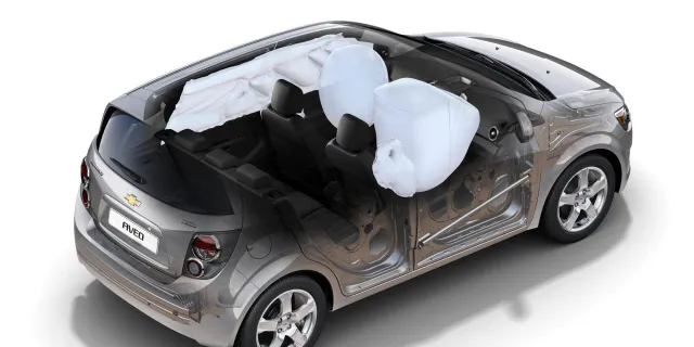 Chevrolet Aveo hatchback — фото 14