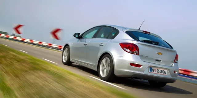 Chevrolet Cruze hatchback — фото 8