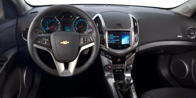 Chevrolet Cruze hatchback — фото 12