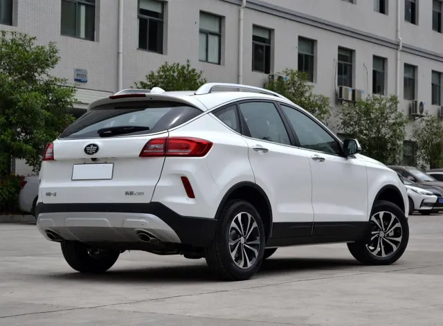 FAW Besturn X80 — фото 4