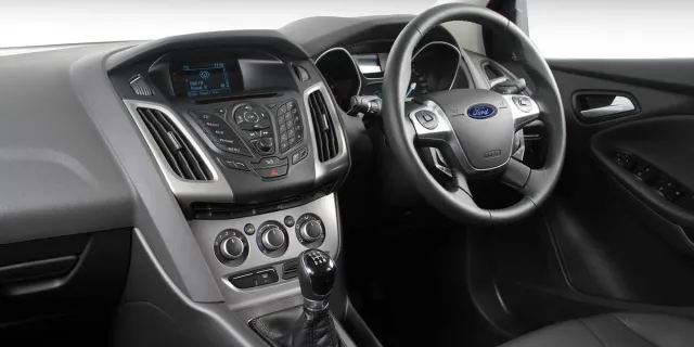 Ford Focus — фото 9