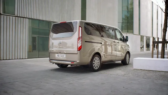 Ford Tourneo Custom — фото 8