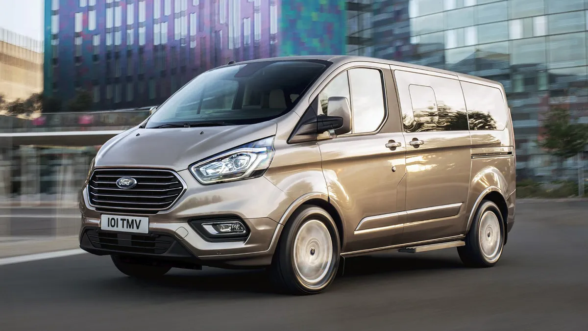 Ford Tourneo Custom — фото 1
