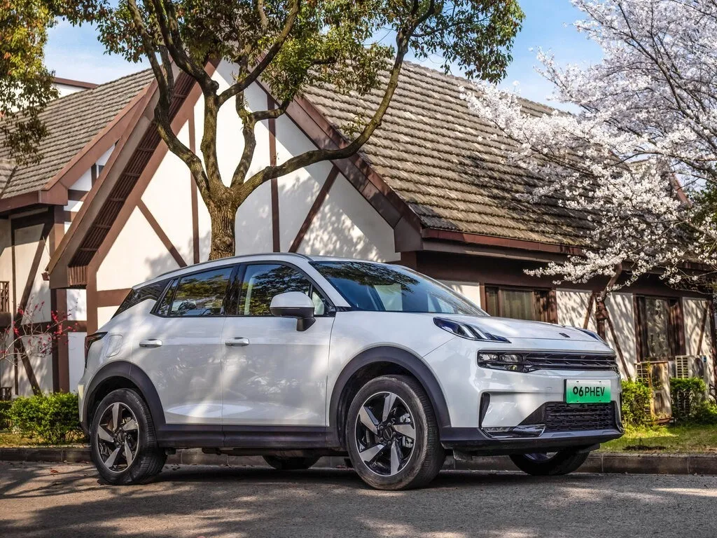 Новый Lynk & Co 06