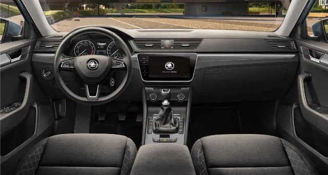 Skoda Superb — фото 8