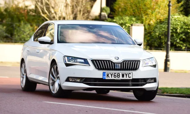 Skoda Superb — фото 1