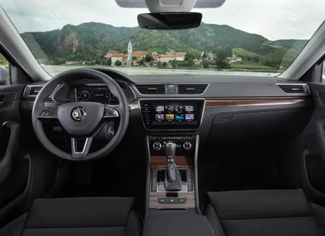 Skoda Superb — фото 13