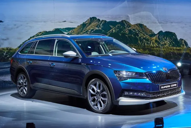 Skoda Superb — фото 2