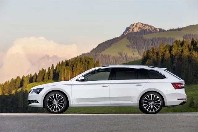 Skoda Superb — фото 6