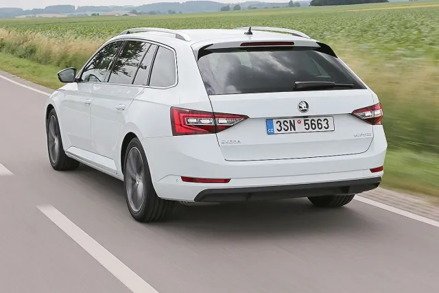 Skoda Superb — фото 7