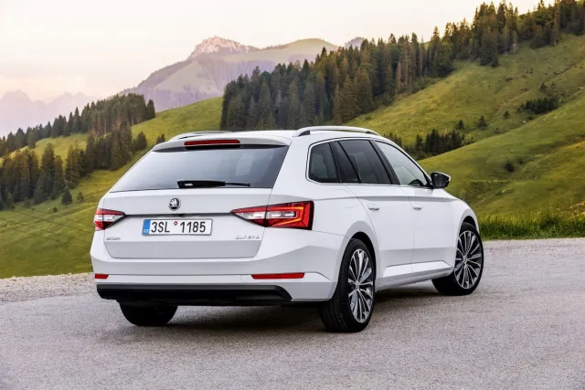 Skoda Superb — фото 8