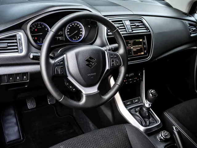 Suzuki SX4 — фото 4