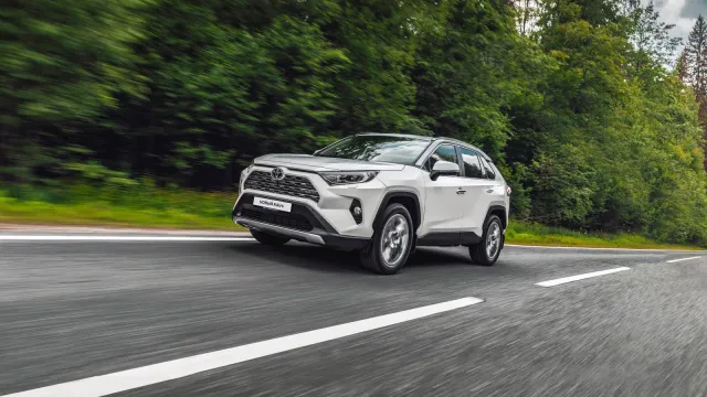 Toyota RAV4 — фото 5