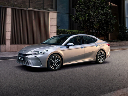 Галерея Toyota Camry - Фото 1