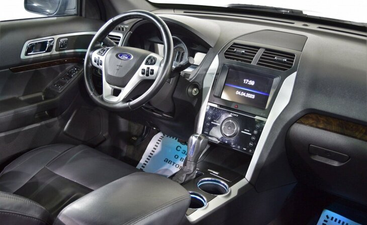 Ford Explorer - Фото 8