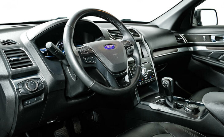 Ford Explorer - Фото 8