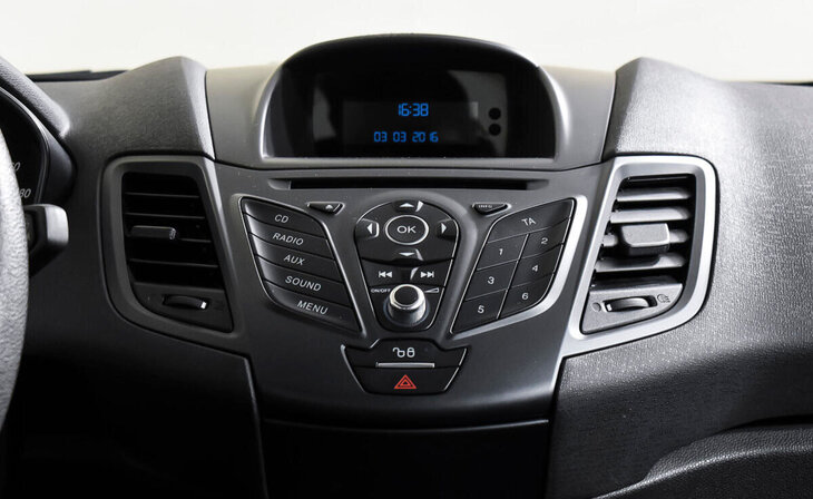 Ford Fiesta - Фото 13