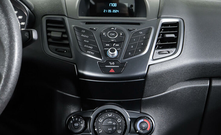 Ford Fiesta - Фото 12