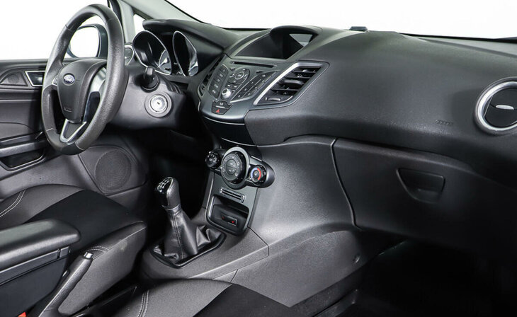 Ford Fiesta - Фото 8