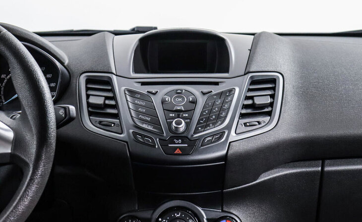 Ford Fiesta - Фото 8