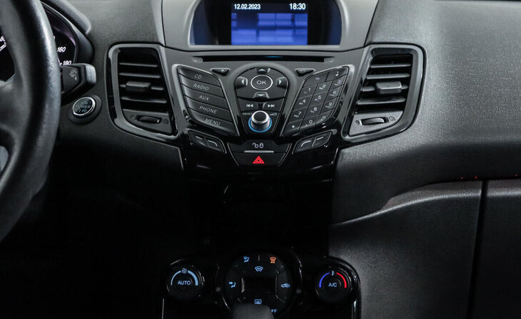 Ford Fiesta - Фото 9