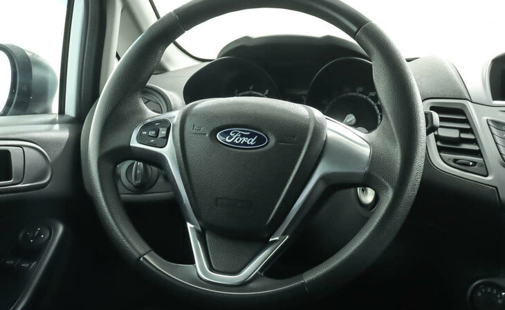 Ford Fiesta - Фото 8