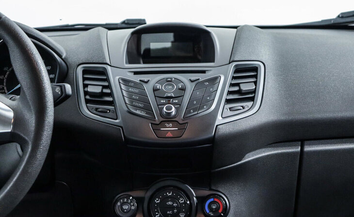 Ford Fiesta - Фото 9