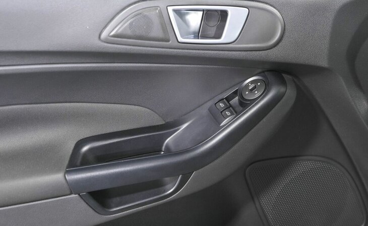 Ford Fiesta - Фото 10