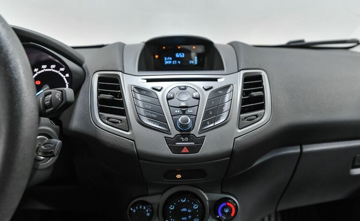 Ford Fiesta - Фото 6