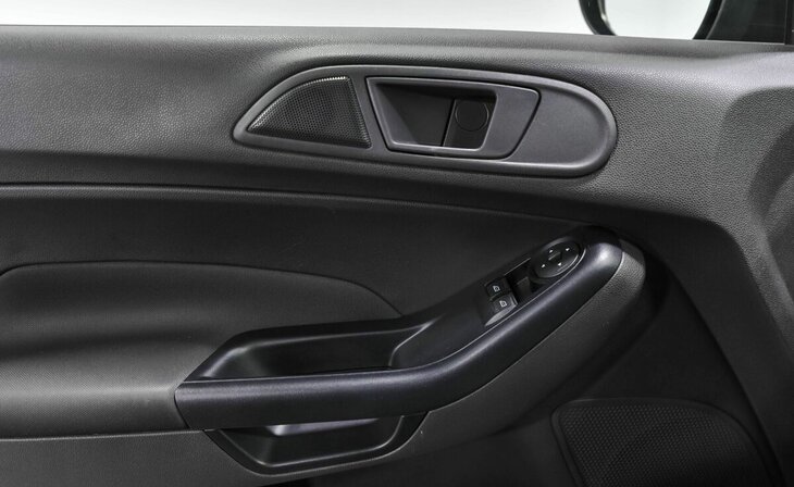Ford Fiesta - Фото 8