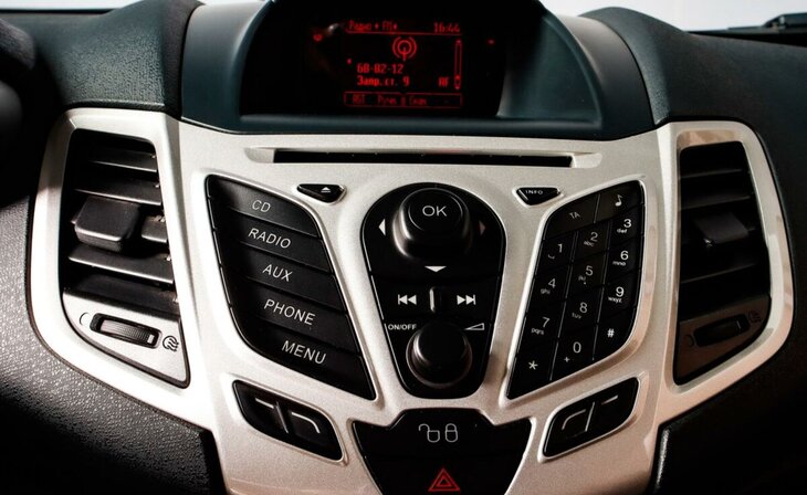 Ford Fiesta - Фото 7