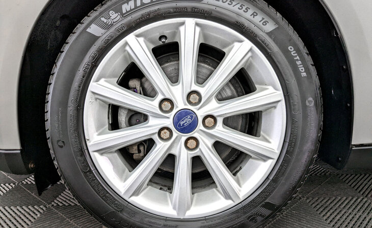 Ford Focus - Фото 8