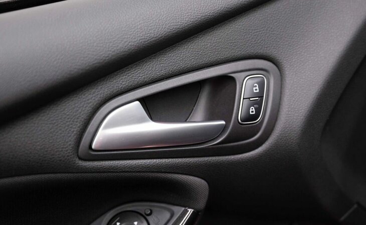 Ford Focus - Фото 22