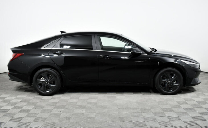 Hyundai Elantra - Фото 3