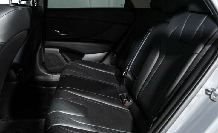 Hyundai Elantra - Фото 15