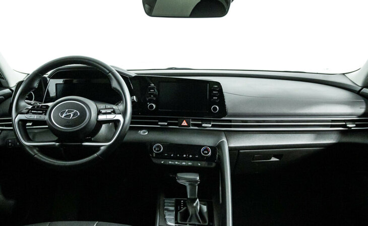 Hyundai Elantra - Фото 5