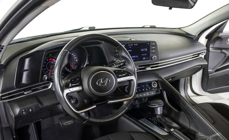 Hyundai Elantra - Фото 10