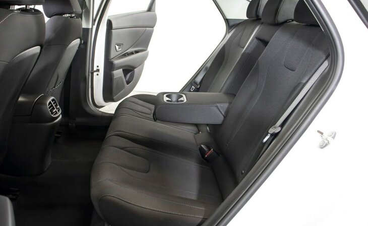 Hyundai Elantra - Фото 15